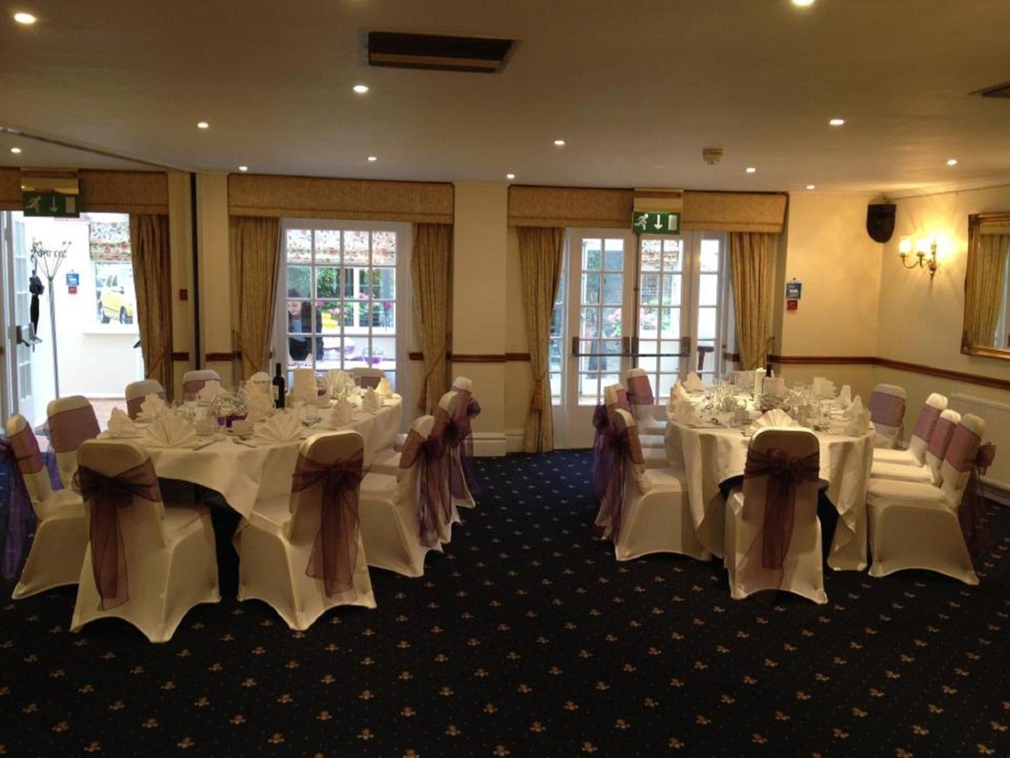 Warren Lodge Shepperton Exterior foto