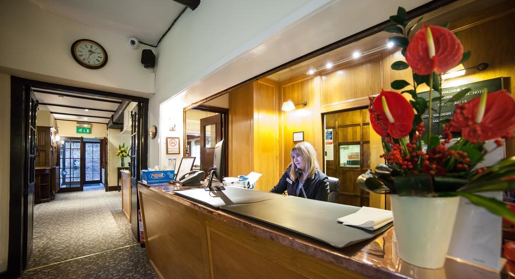 Warren Lodge Shepperton Exterior foto