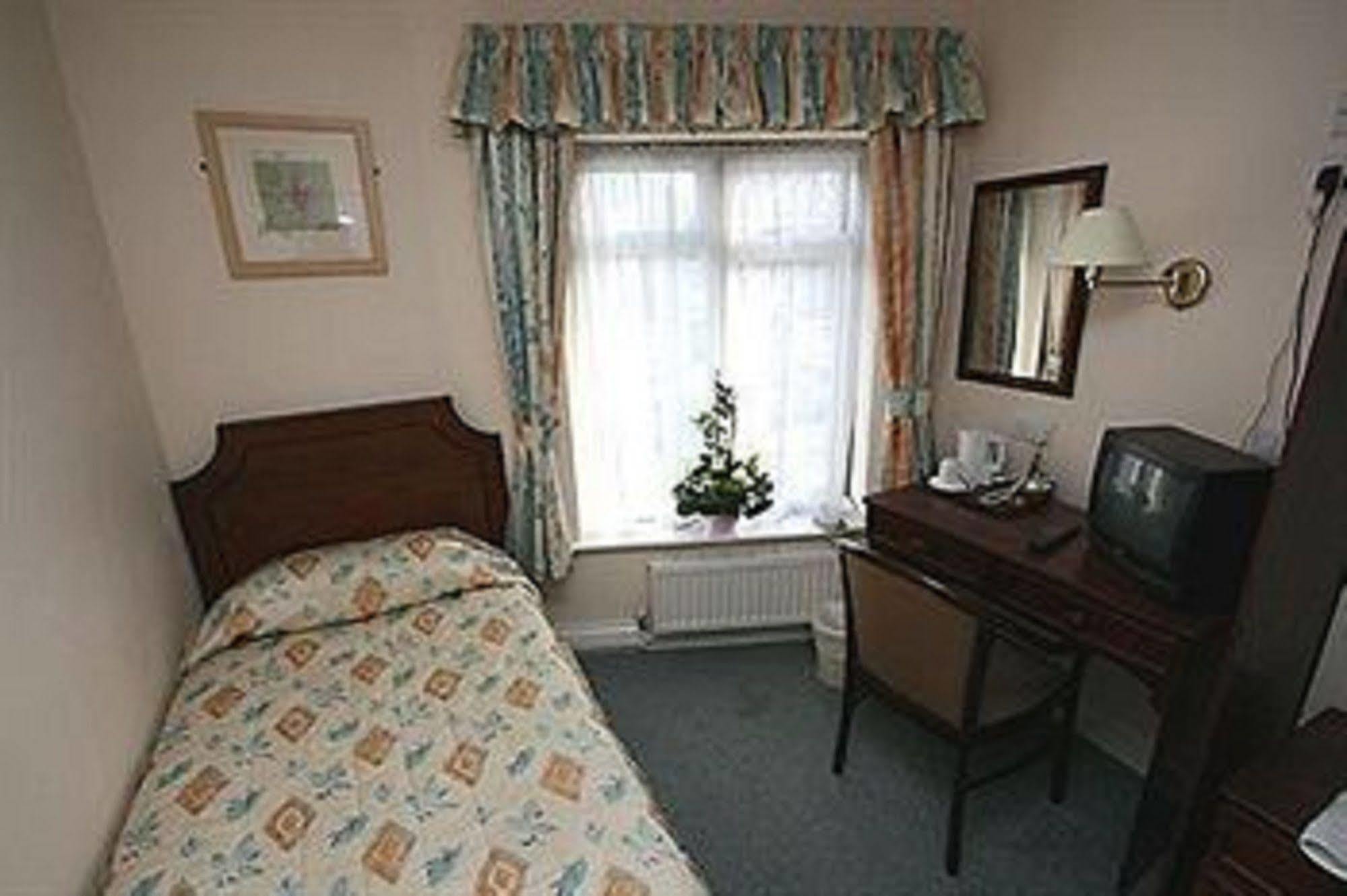 Warren Lodge Shepperton Zimmer foto