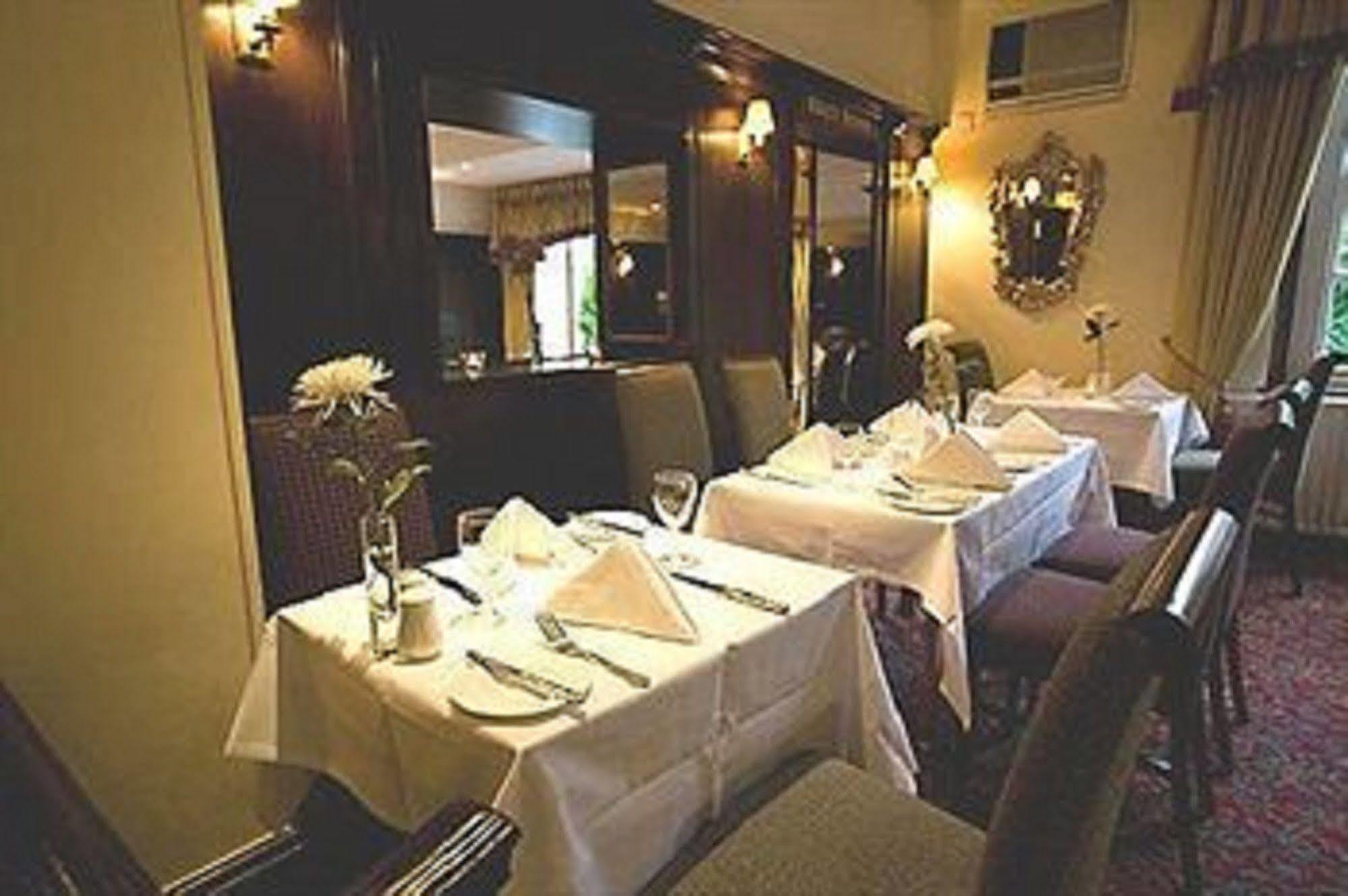 Warren Lodge Shepperton Restaurant foto